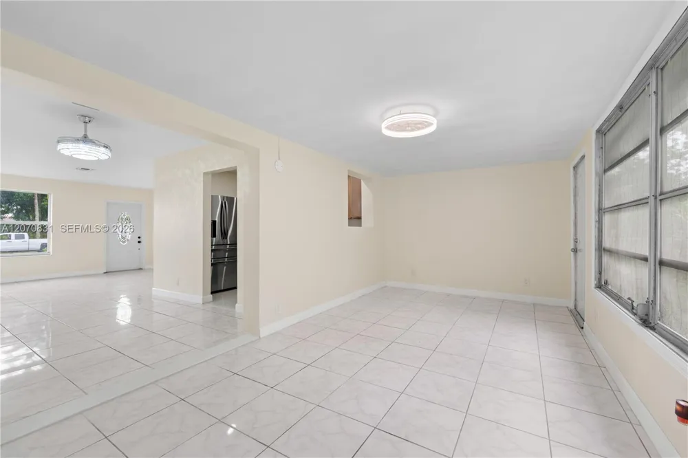 3561 NW 41st St Lauderdale Lakes, FL 33309