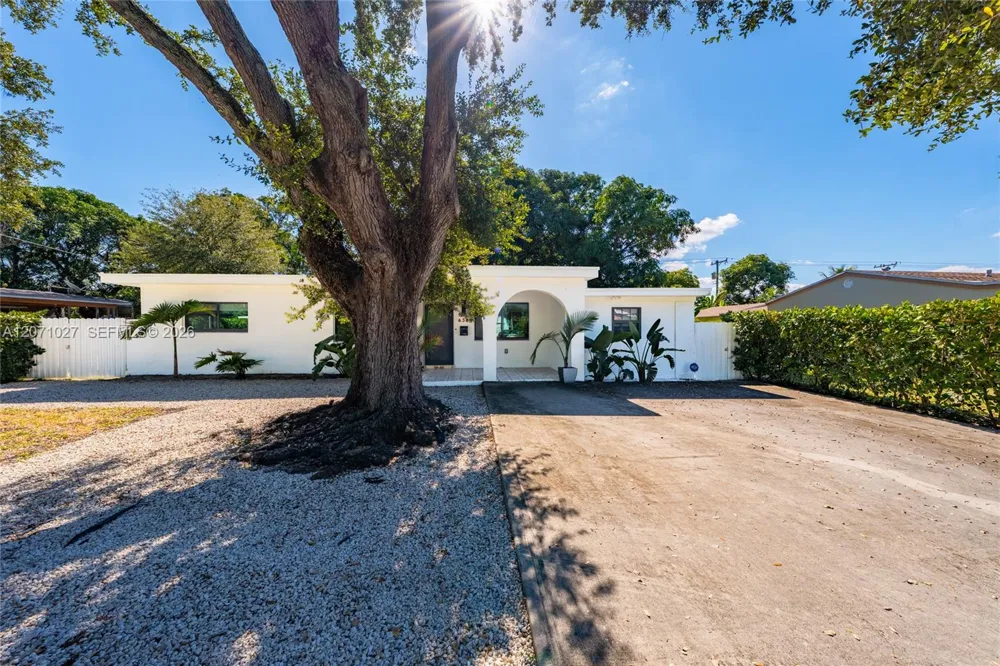 638 NE 141st St North Miami, FL 33161