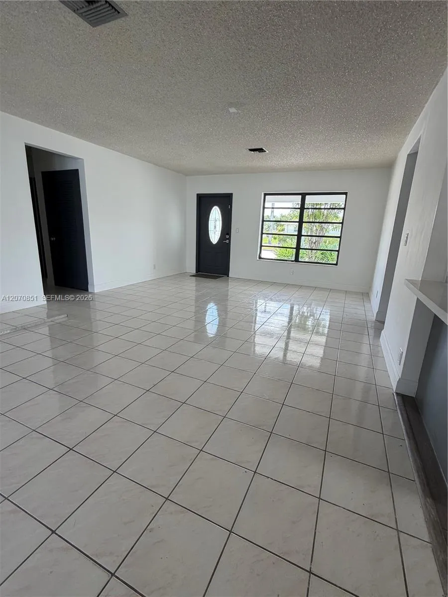 4175 SW 87th Ave #1 Miami, FL 33165