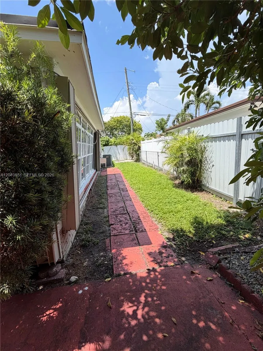 4175 SW 87th Ave #1 Miami, FL 33165