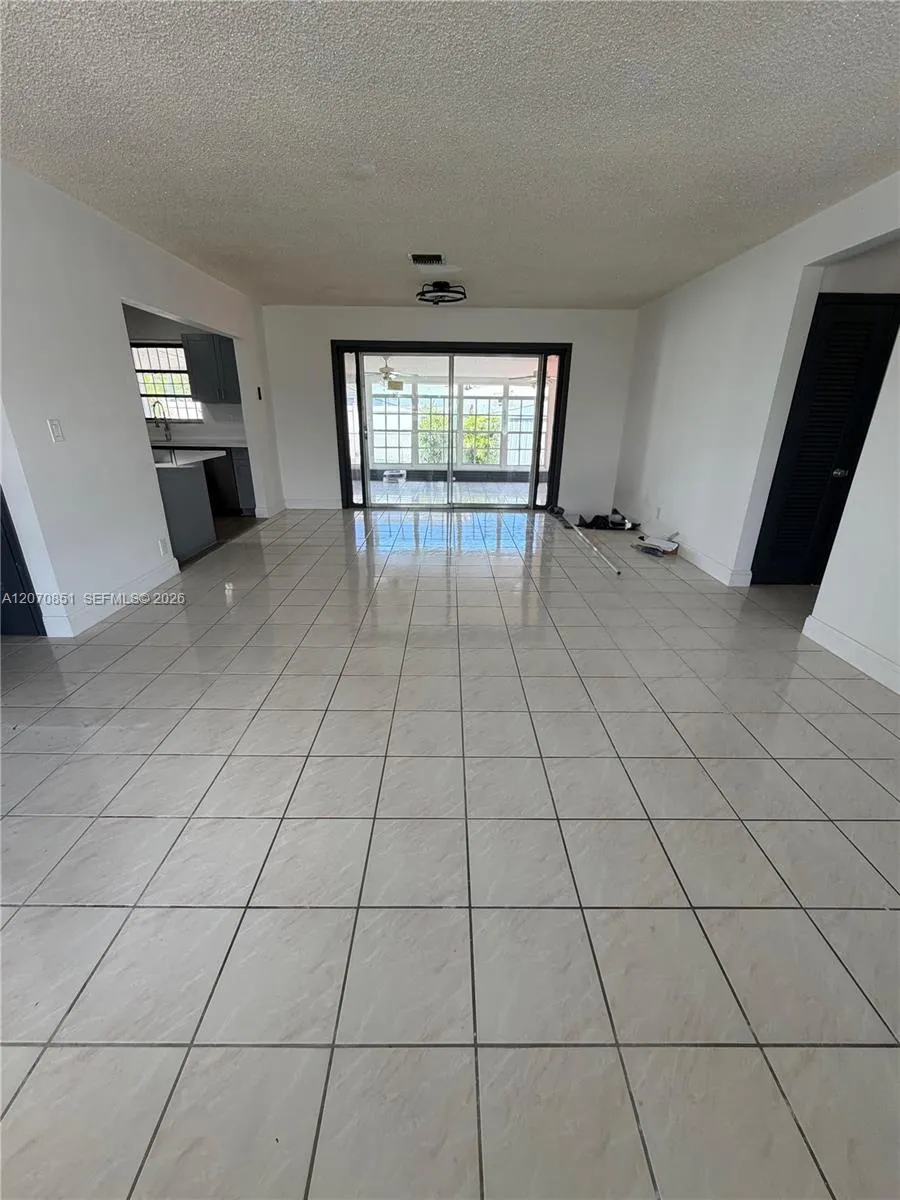 4175 SW 87th Ave #1 Miami, FL 33165