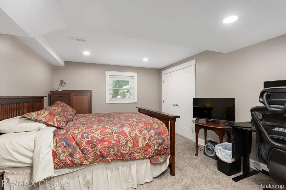 6600 Valley Spring Road Bloomfield Hills City, MI 48301