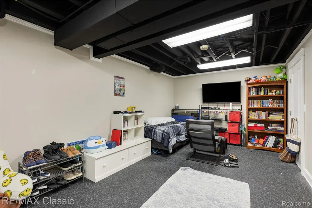 6600 Valley Spring Road Bloomfield Hills City, MI 48301