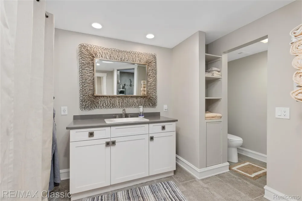 6600 Valley Spring Road Bloomfield Hills City, MI 48301