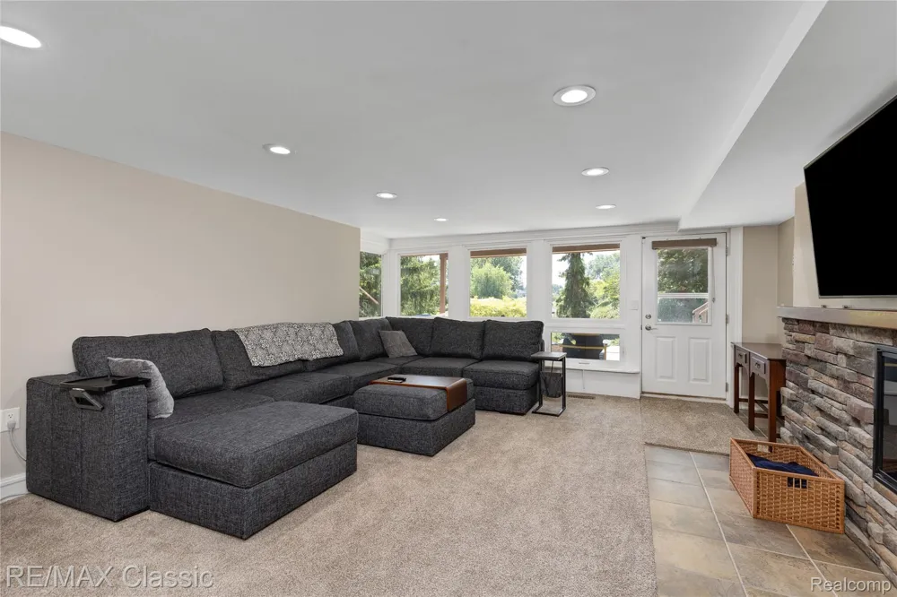6600 Valley Spring Road Bloomfield Hills City, MI 48301