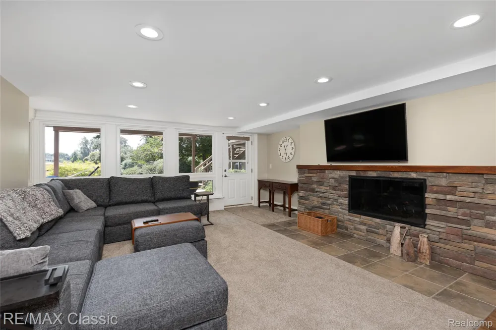 6600 Valley Spring Road Bloomfield Hills City, MI 48301