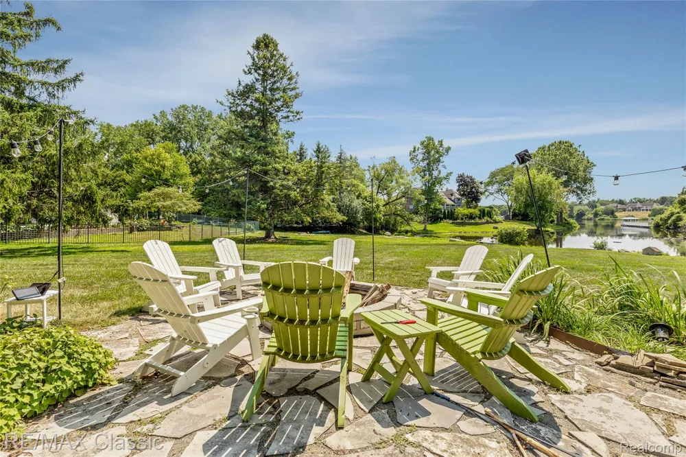 6600 Valley Spring Road Bloomfield Hills City, MI 48301