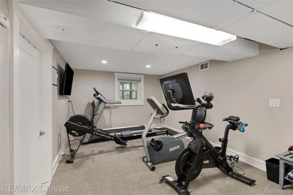 6600 Valley Spring Road Bloomfield Hills City, MI 48301