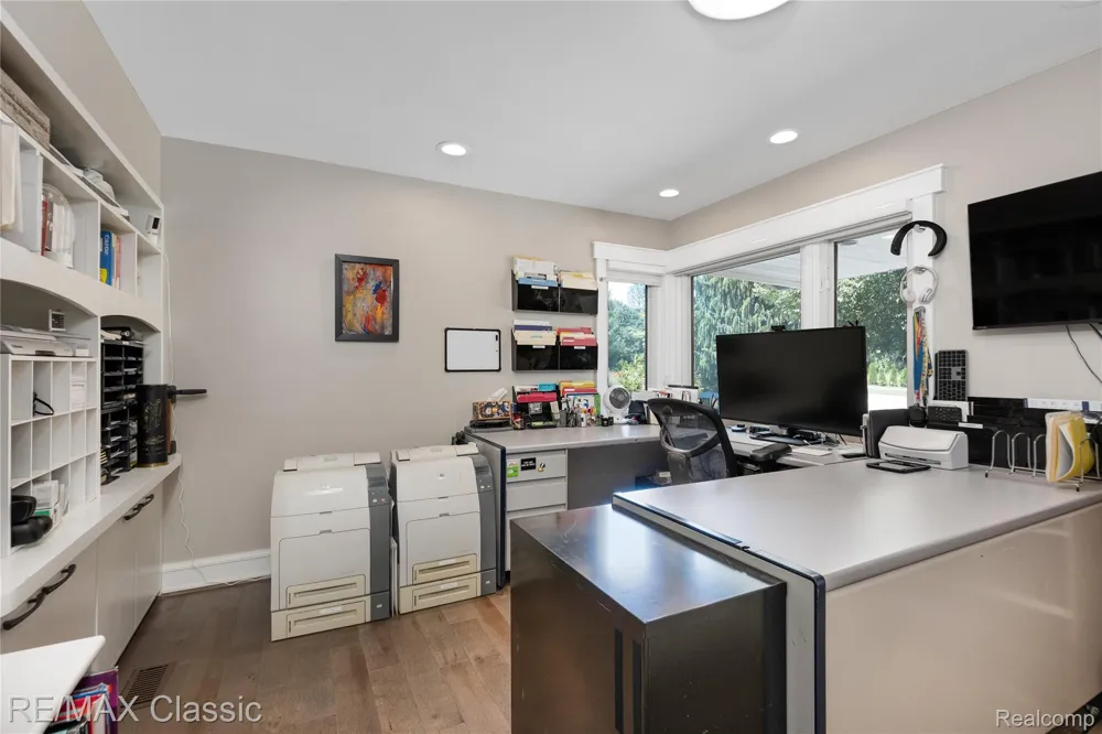 6600 Valley Spring Road Bloomfield Hills City, MI 48301