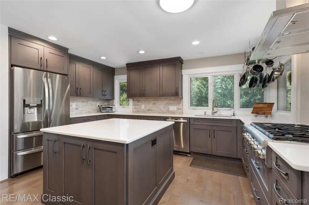 6600 Valley Spring Road Bloomfield Hills City, MI 48301