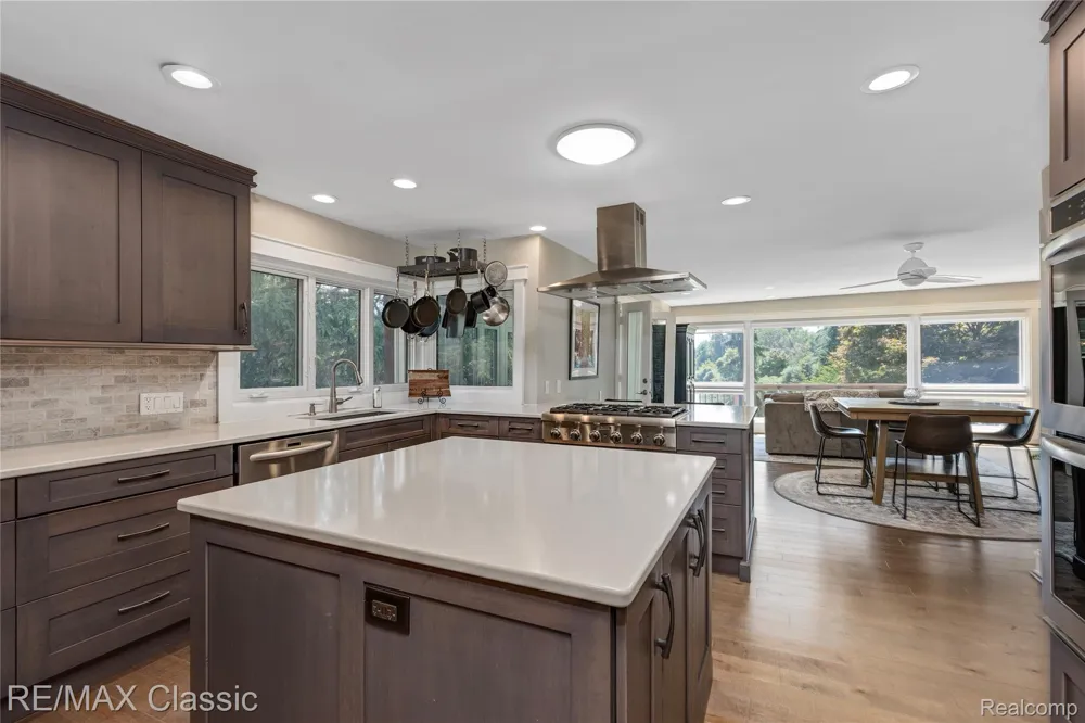 6600 Valley Spring Road Bloomfield Hills City, MI 48301