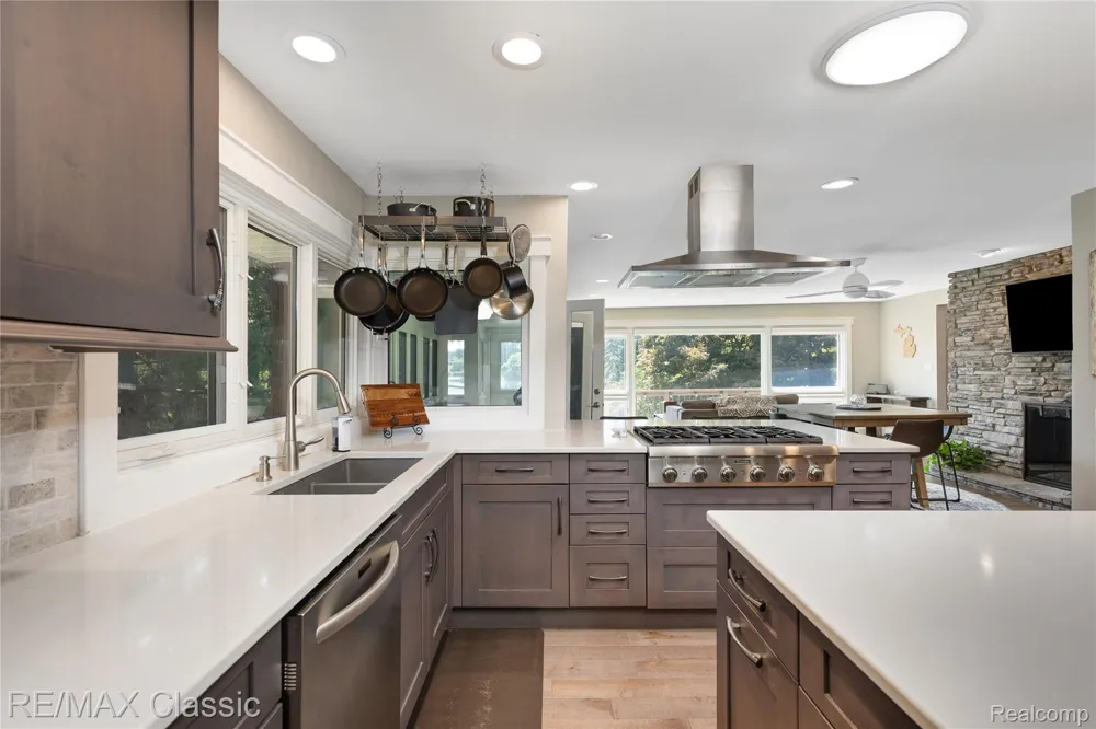 6600 Valley Spring Road Bloomfield Hills City, MI 48301