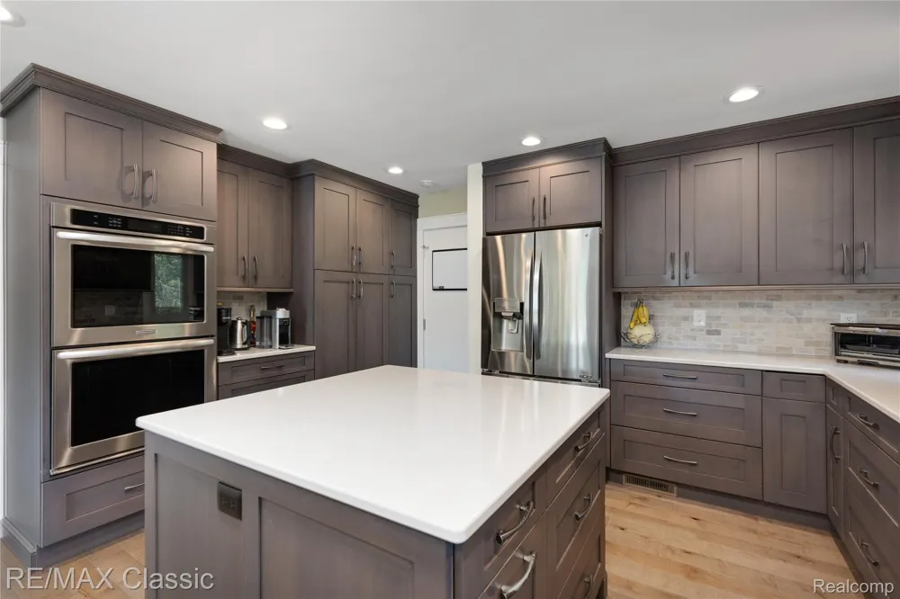 6600 Valley Spring Road Bloomfield Hills City, MI 48301