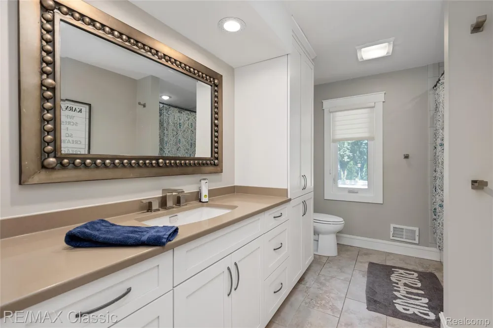 6600 Valley Spring Road Bloomfield Hills City, MI 48301