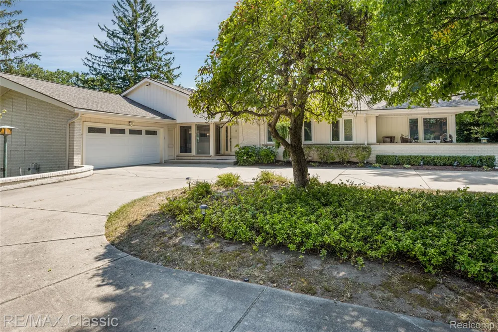 6600 Valley Spring Road Bloomfield Hills City, MI 48301