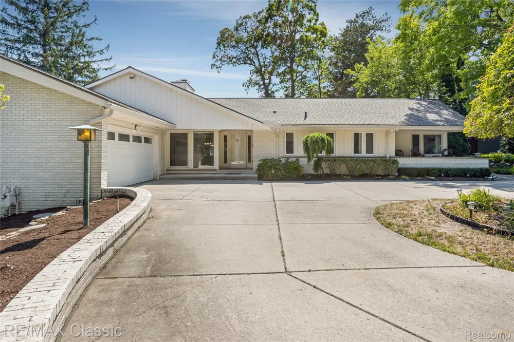 6600 Valley Spring Road Bloomfield Hills City, MI 48301