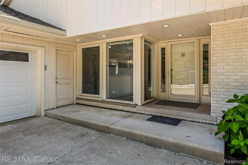 6600 Valley Spring Road Bloomfield Hills City, MI 48301