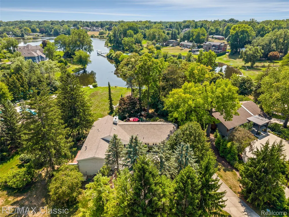 6600 Valley Spring Road Bloomfield Hills City, MI 48301