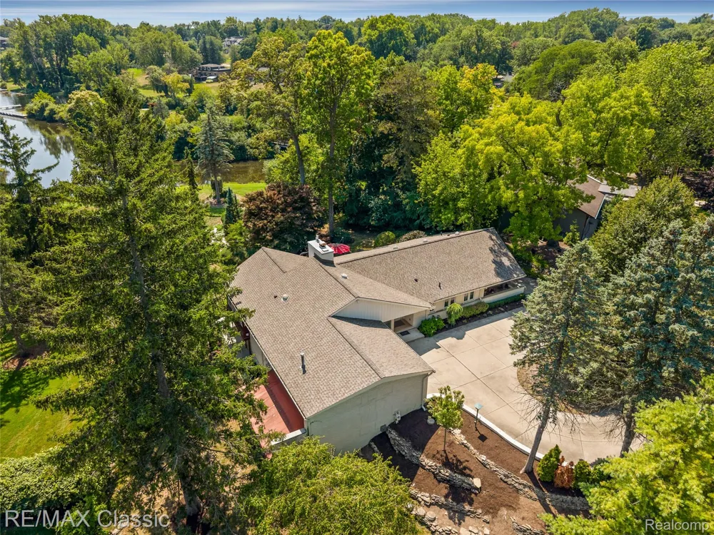6600 Valley Spring Road Bloomfield Hills City, MI 48301