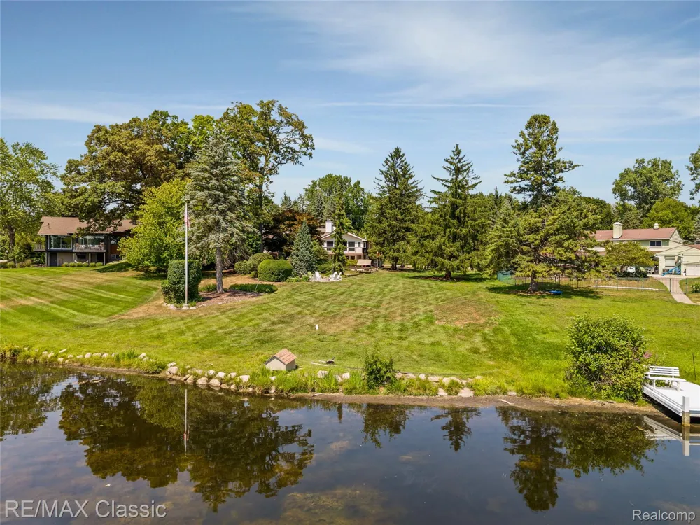 6600 Valley Spring Road Bloomfield Hills City, MI 48301