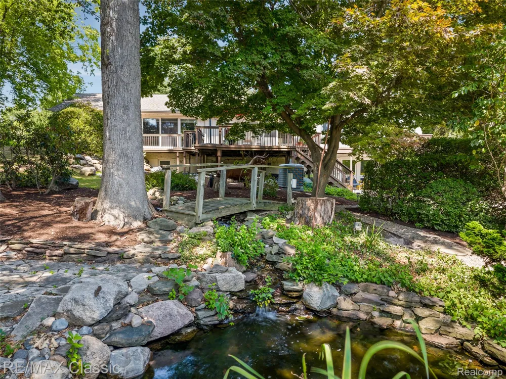 6600 Valley Spring Road Bloomfield Hills City, MI 48301