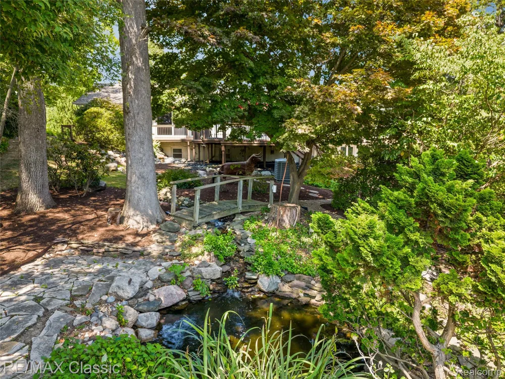 6600 Valley Spring Road Bloomfield Hills City, MI 48301