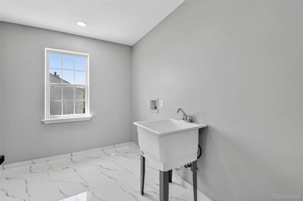 8862 Prairie Street York Charter Township, MI 48197