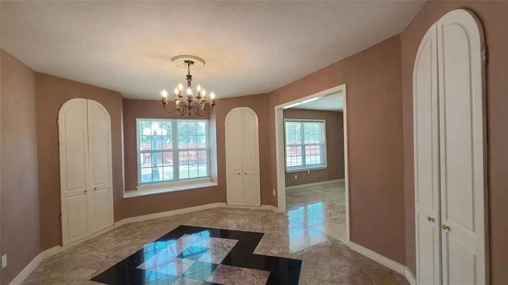 902 Ashford Parkway Houston, TX 77077
