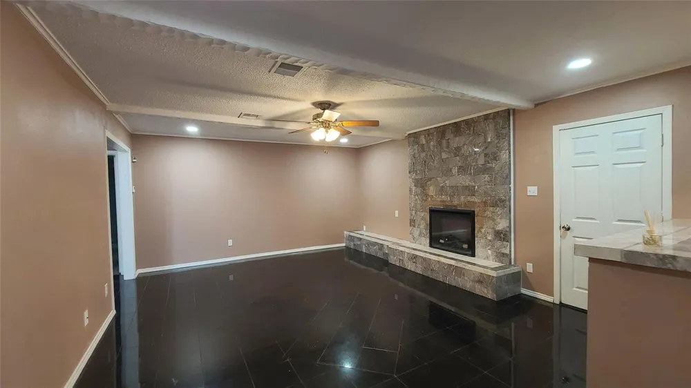 902 Ashford Parkway Houston, TX 77077