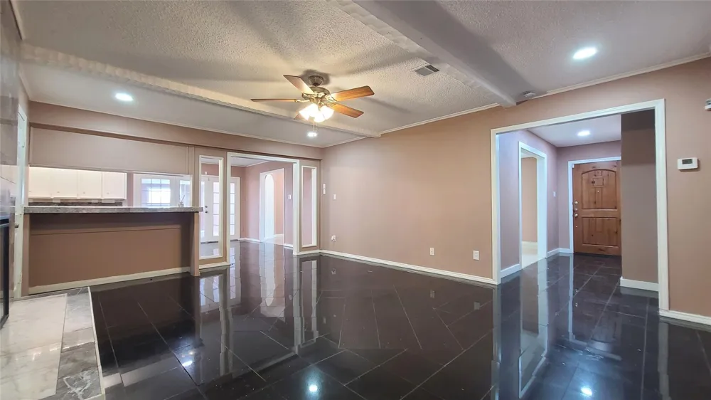 902 Ashford Parkway Houston, TX 77077