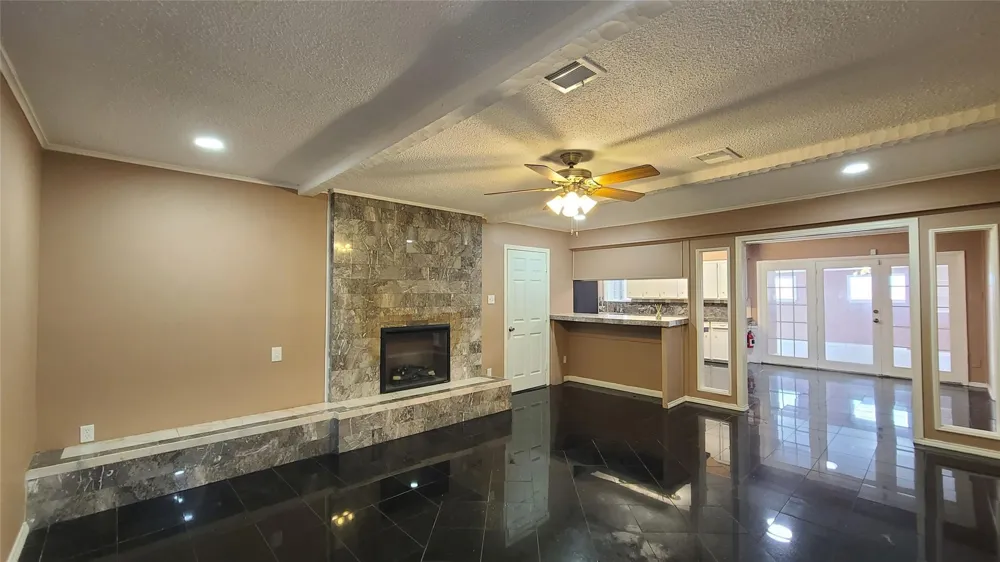 902 Ashford Parkway Houston, TX 77077