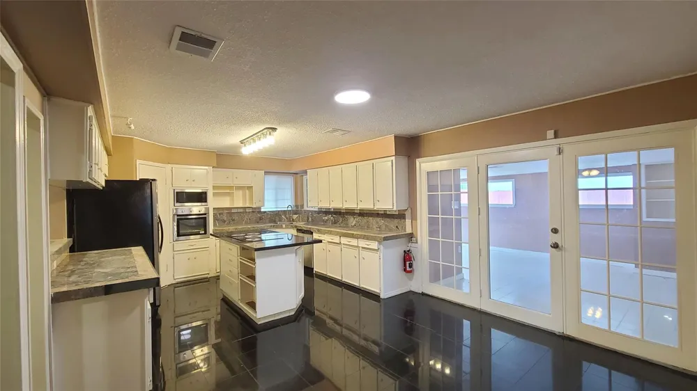 902 Ashford Parkway Houston, TX 77077
