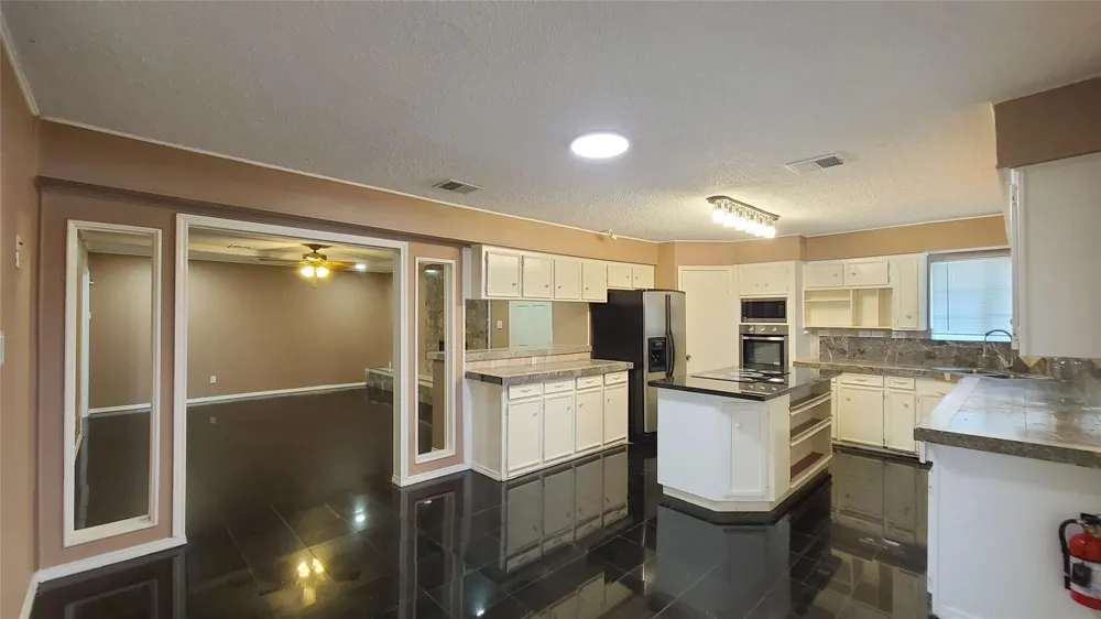 902 Ashford Parkway Houston, TX 77077