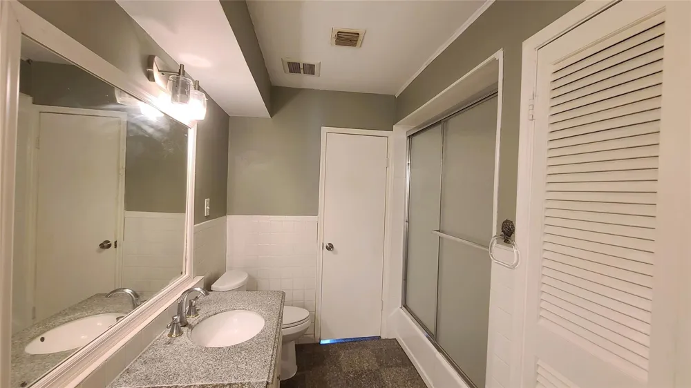 902 Ashford Parkway Houston, TX 77077