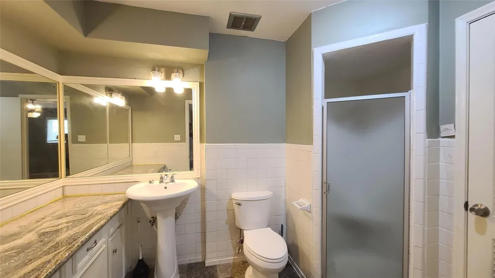 902 Ashford Parkway Houston, TX 77077