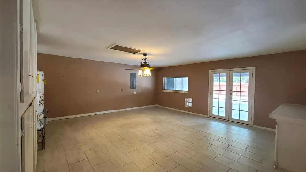902 Ashford Parkway Houston, TX 77077