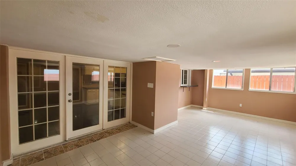 902 Ashford Parkway Houston, TX 77077