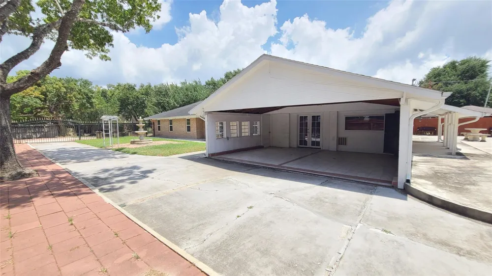 902 Ashford Parkway Houston, TX 77077