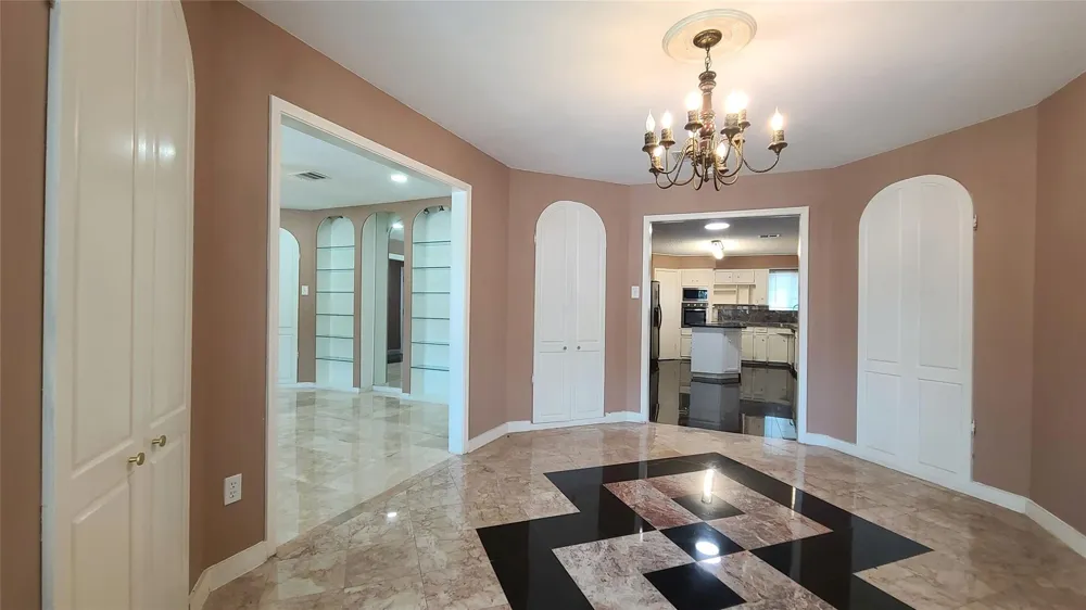 902 Ashford Parkway Houston, TX 77077