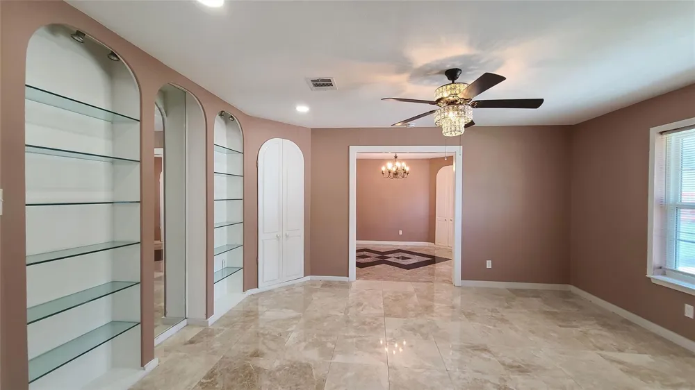 902 Ashford Parkway Houston, TX 77077