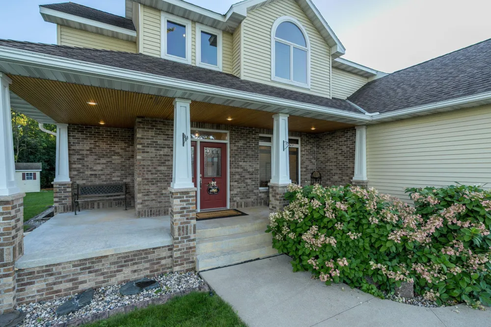 113 Oak Marsh Drive Mankato, MN 56001