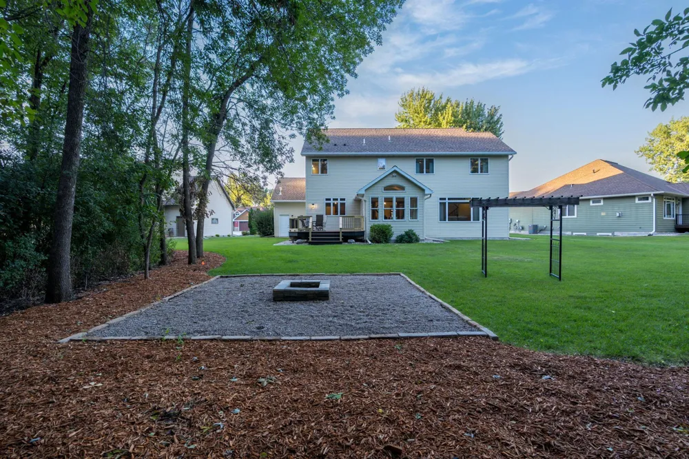 113 Oak Marsh Drive Mankato, MN 56001