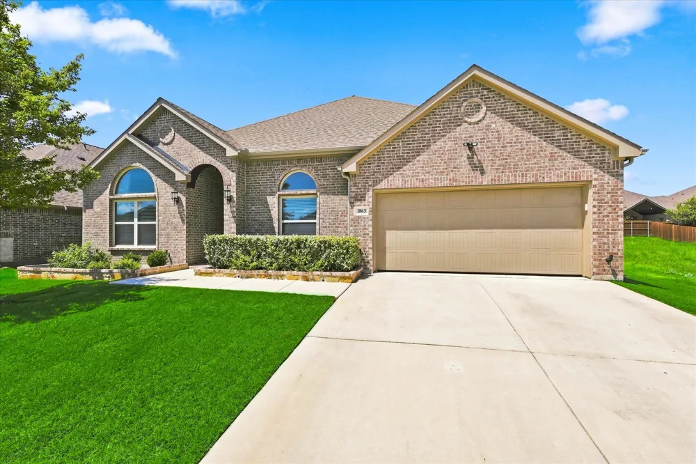 1863 Silver Birch Road Waxahachie, TX 75165