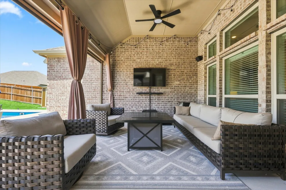 1863 Silver Birch Road Waxahachie, TX 75165