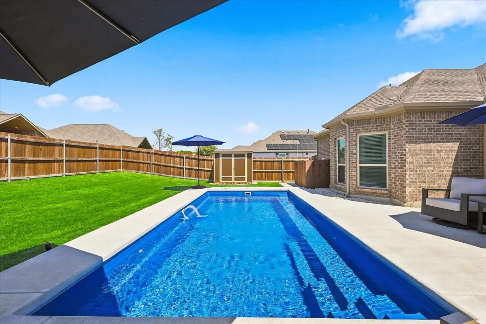 1863 Silver Birch Road Waxahachie, TX 75165