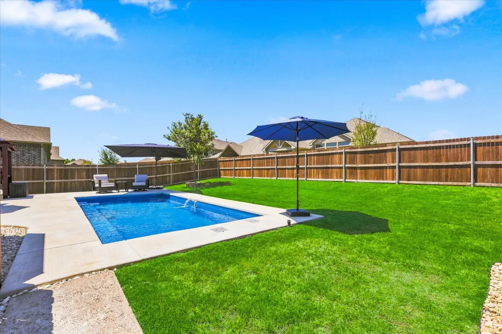 1863 Silver Birch Road Waxahachie, TX 75165