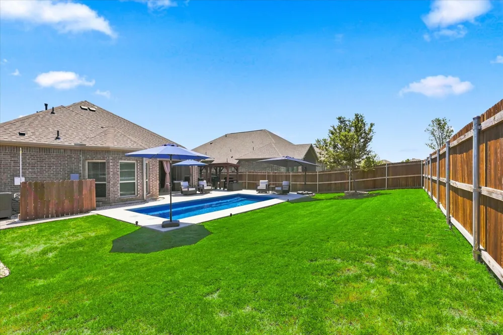 1863 Silver Birch Road Waxahachie, TX 75165
