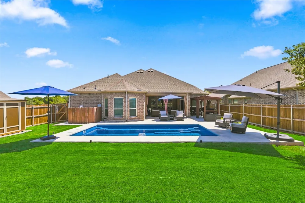 1863 Silver Birch Road Waxahachie, TX 75165