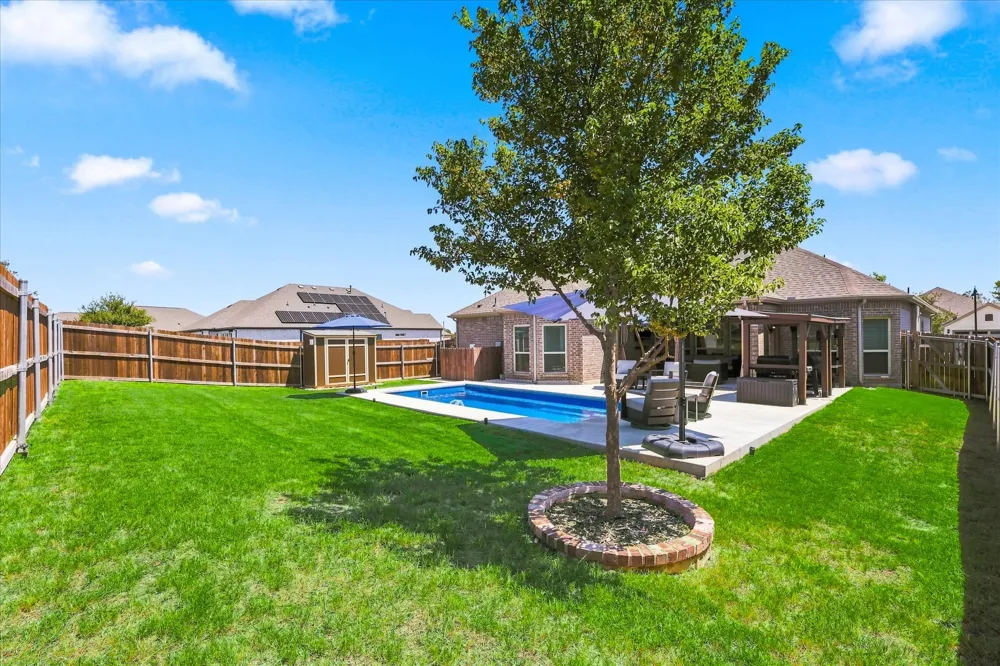 1863 Silver Birch Road Waxahachie, TX 75165