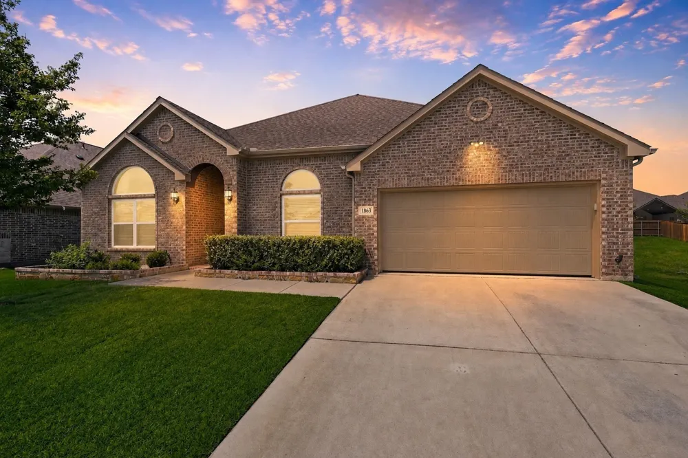 1863 Silver Birch Road Waxahachie, TX 75165